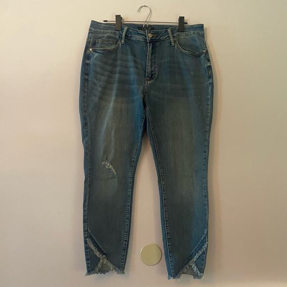 Judy Blue Women's size 14W Skinny Fit Medium Wash Distressed Jeans - Picture 1 of 10